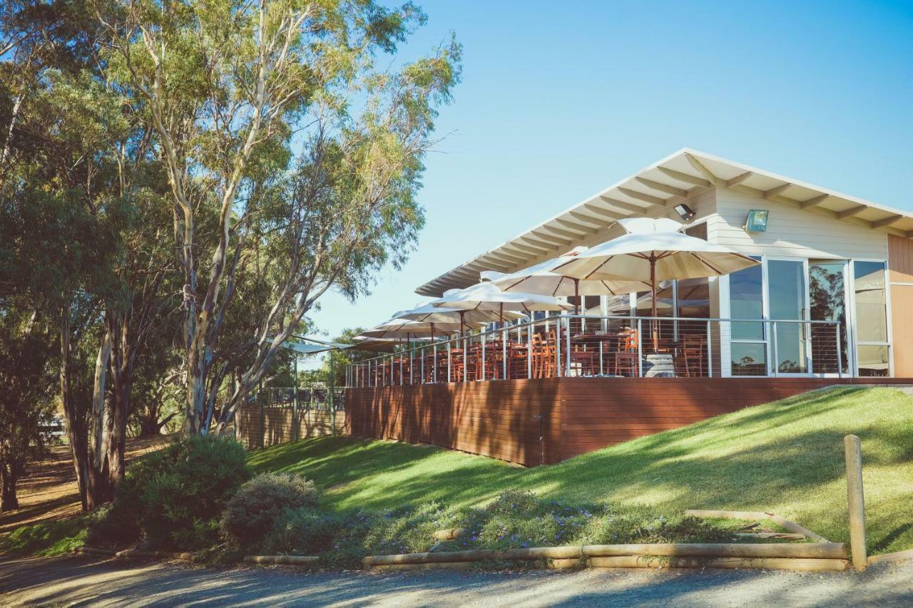 Bridges On Meninya Motel & Apartments Moama Extérieur photo